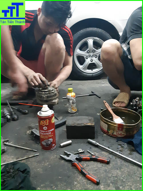 Xịt chế 3T vệ sinh họng ga, bướm ga ô tô