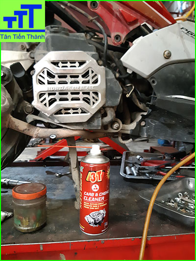 xịt chế vệ sinh bình xăng con 3t
